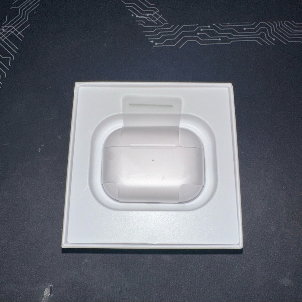 Apple Airpods Pro 2nd Gen - Picture 3 of 3